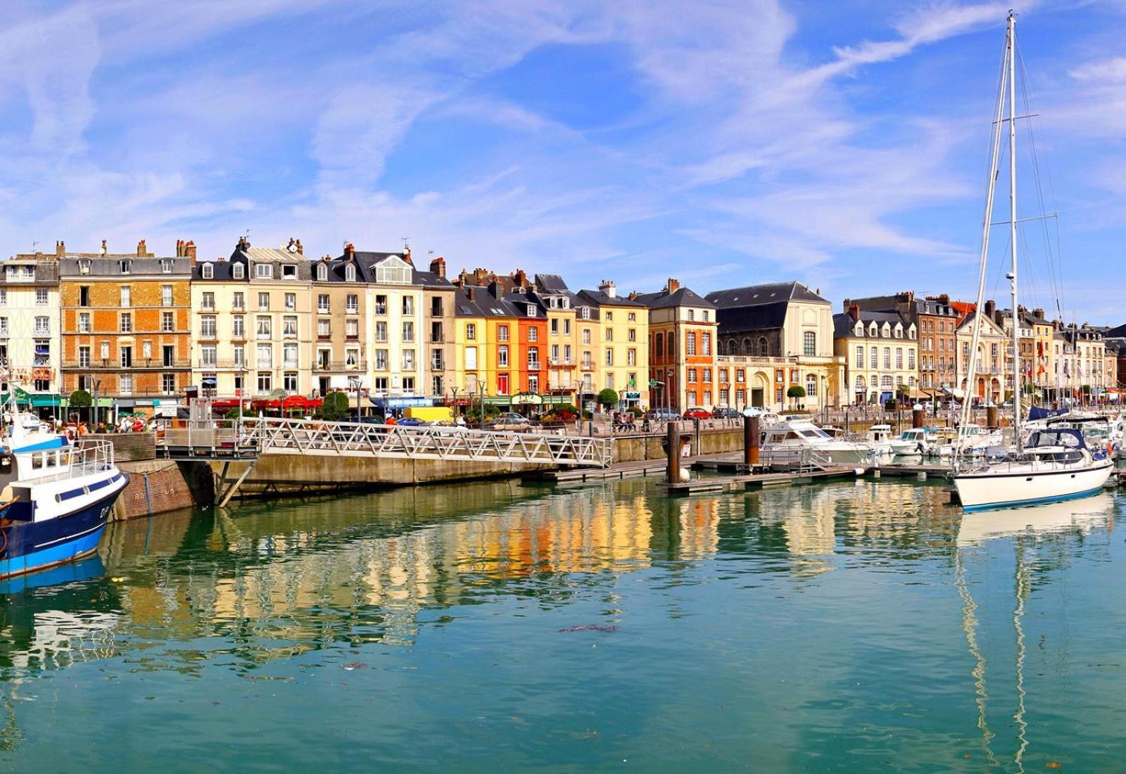 "Hinkley" Centre Ville Place De Parking Prive Dieppe Exterior photo