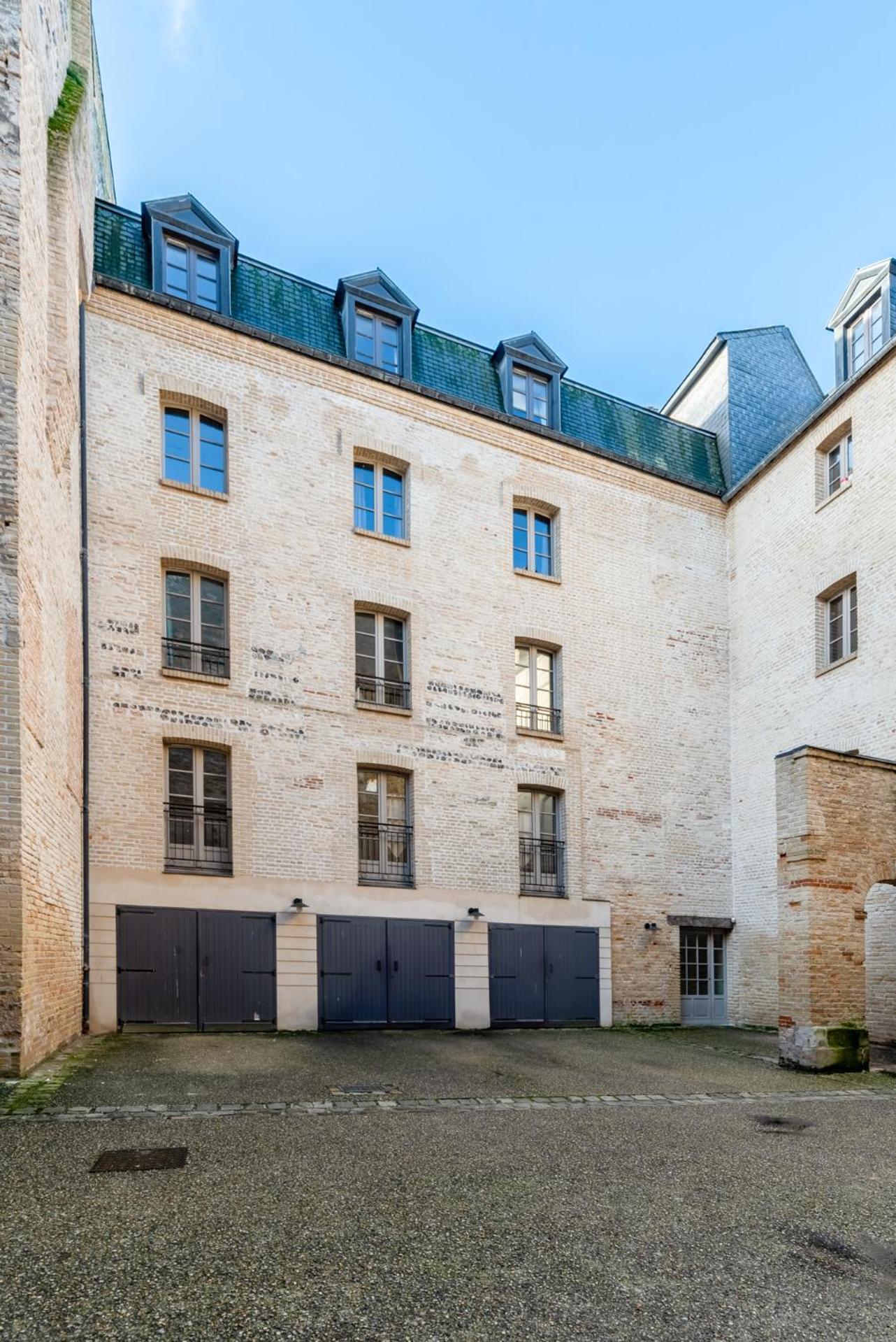 "Hinkley" Centre Ville Place De Parking Prive Dieppe Exterior photo
